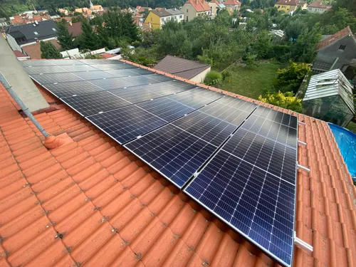 Solární panely s výhledem na Náměšť nad Oslavou